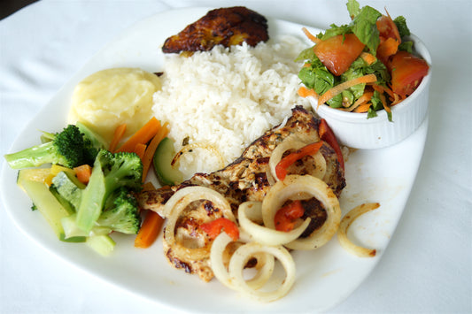 Casado con filet de pollo o pescado